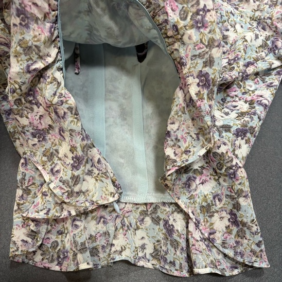 ASTR THE LABEL NEW $98 Elva Floral Ruffle Top Blue Taupe Floral Large - Picture 6 of 7